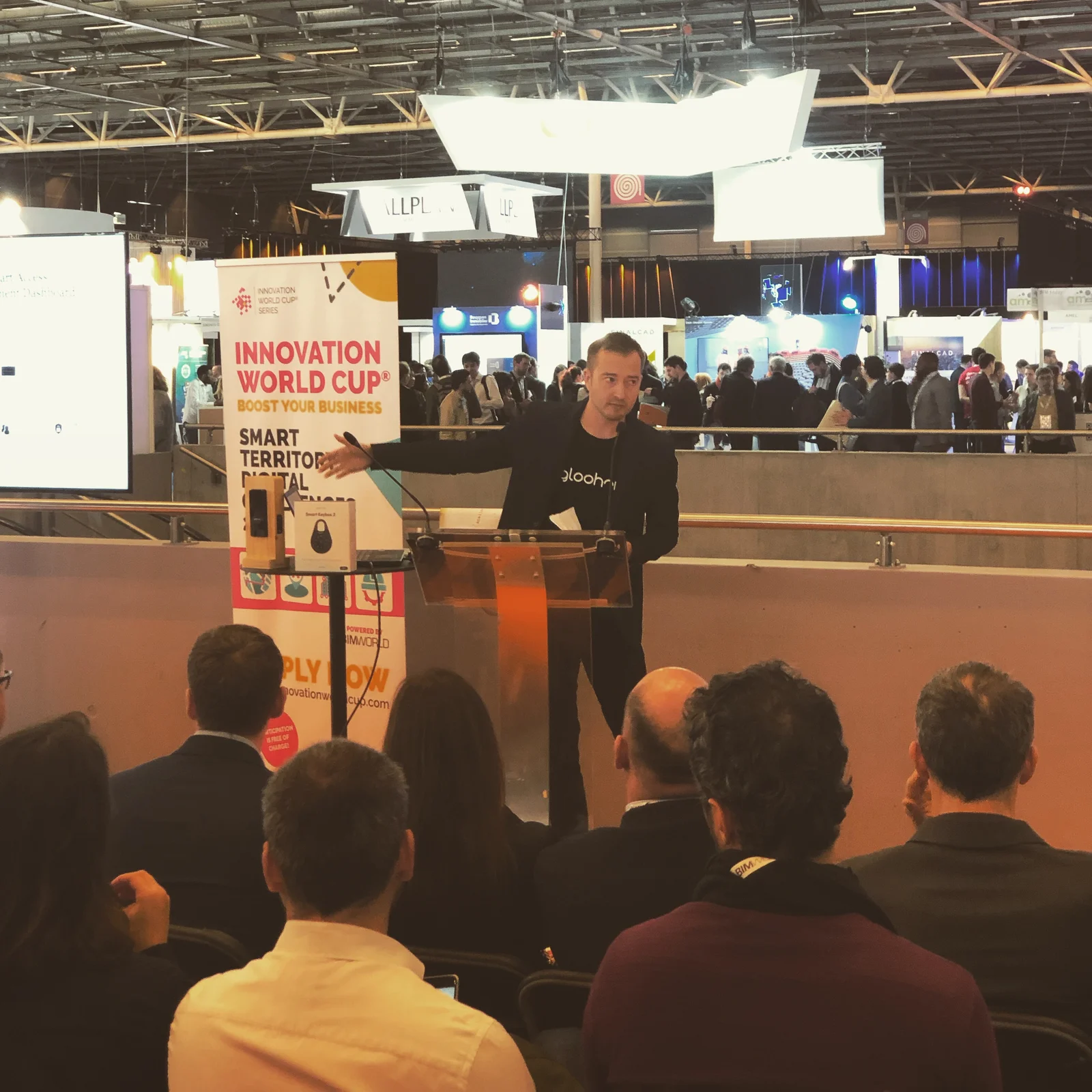Rafael Frankow presenting a smart-access solution at the Innovation World Cup in Paris